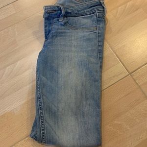 Hollister Co. light wash low-rise skinny jeans